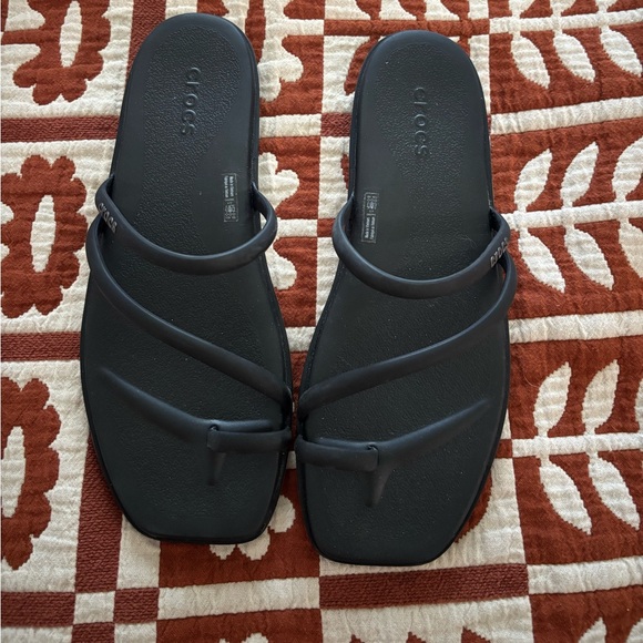 Crocs Miami Toe Loop Sandal - Picture 1 of 3